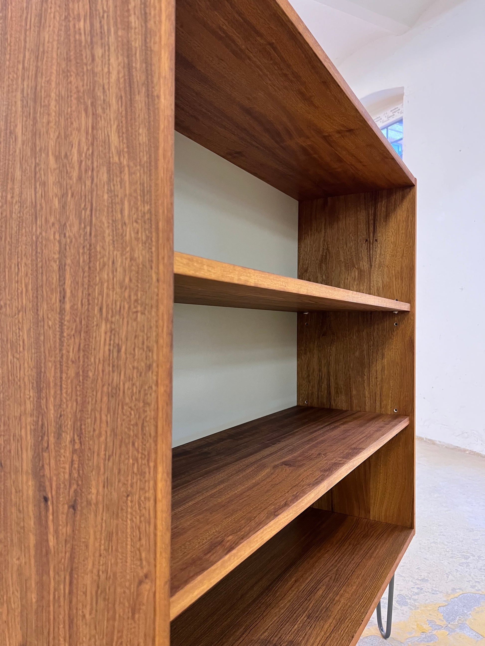 Regal Typ 430 Nussbaum von Joachim Nebelung für Hellerau