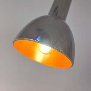 Spotlampe Chrom mit orangem Akzentschirm