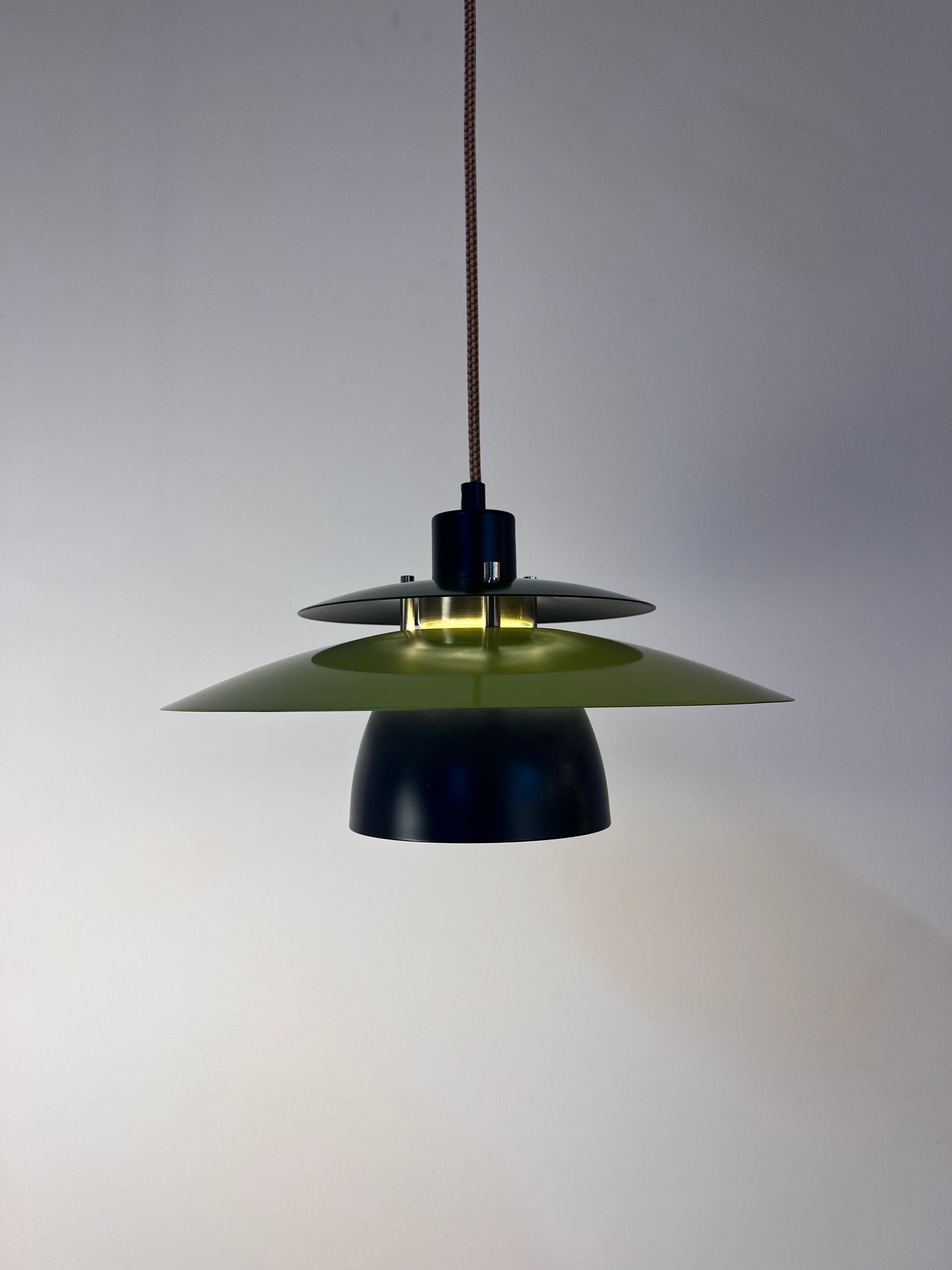 Lamellenlampe teils neu lackiert grün schwarz aus Dänemark