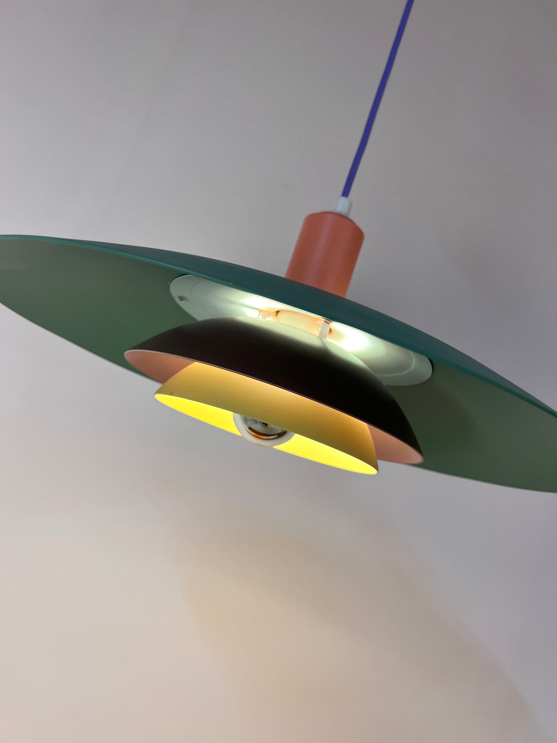 Lamellenlampe neu lackiert, Dänemark