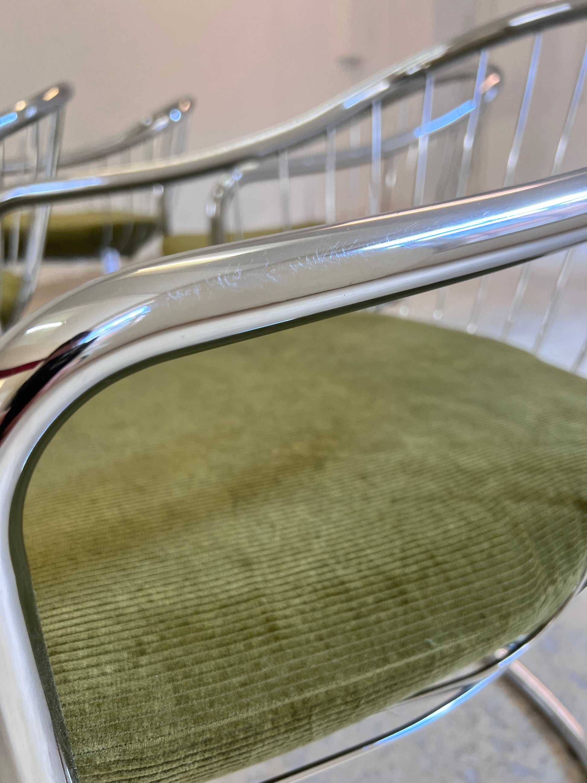 Freischwinger Chrom mit neuem, grünen Sitzkissen von Gastone Rinaldi