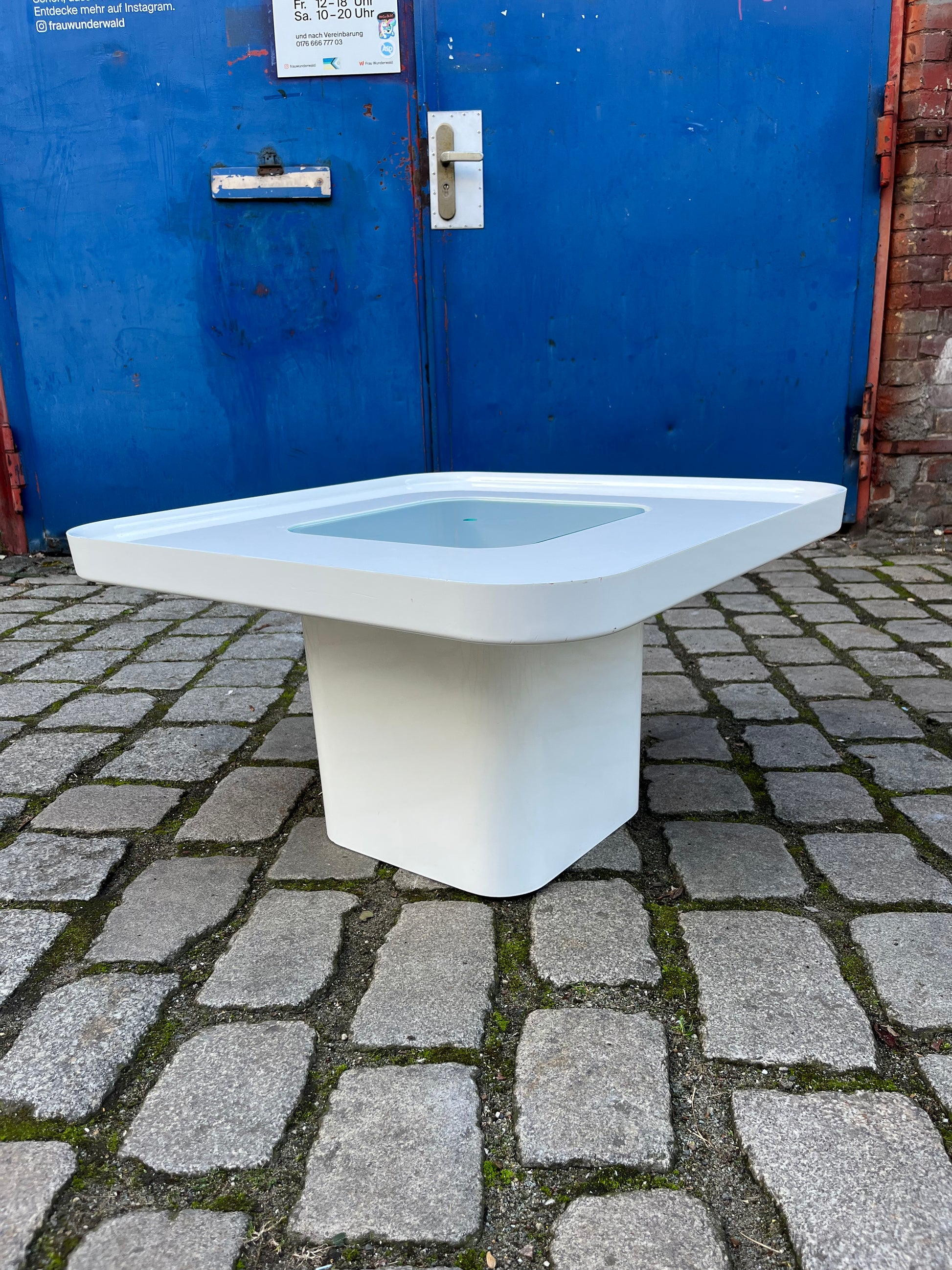 Couchtisch weiß Kunstoff Glas von Peter Ghyczy