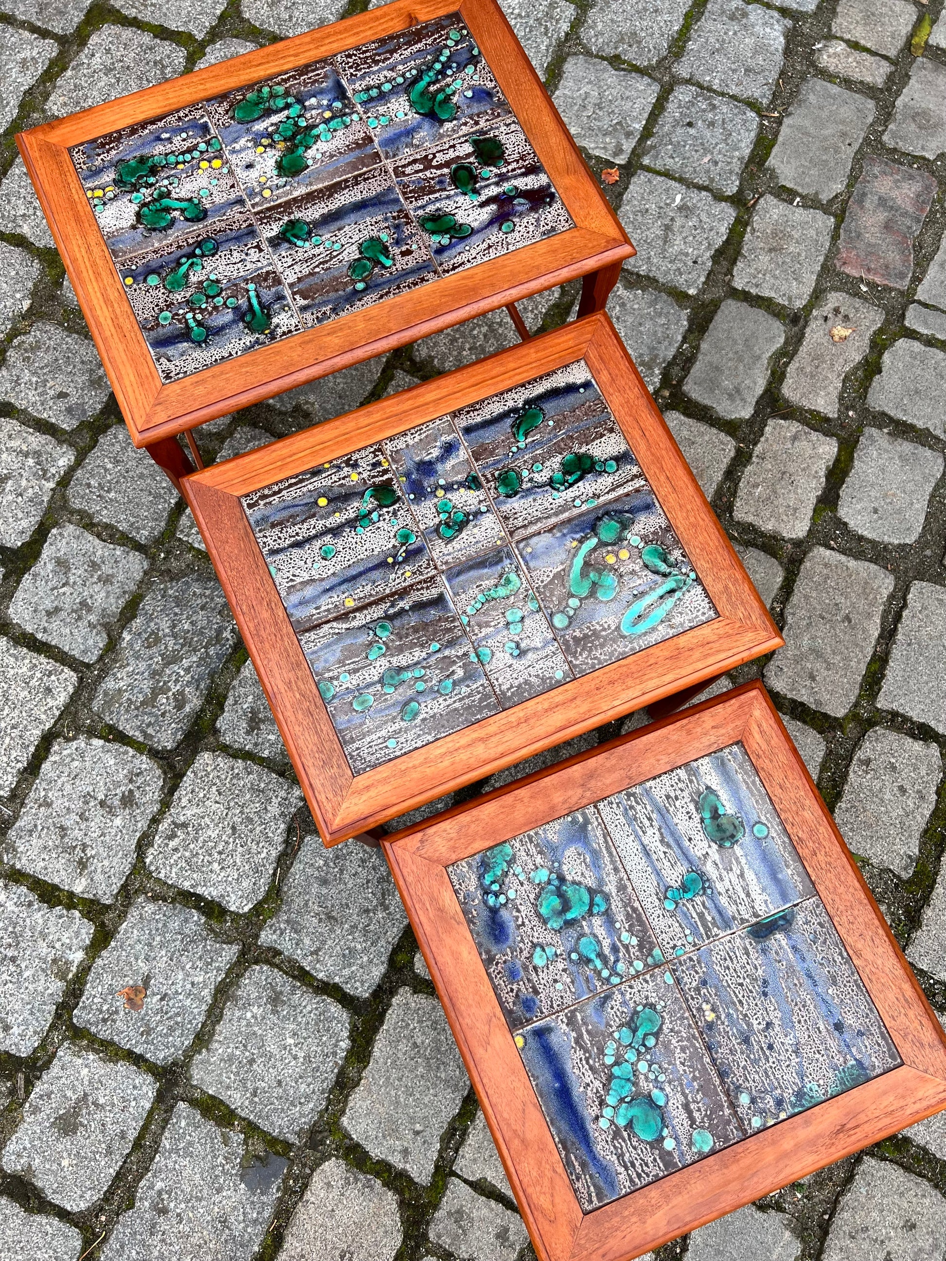 Satztische grau grün Fliesen Teak aus Dänemark