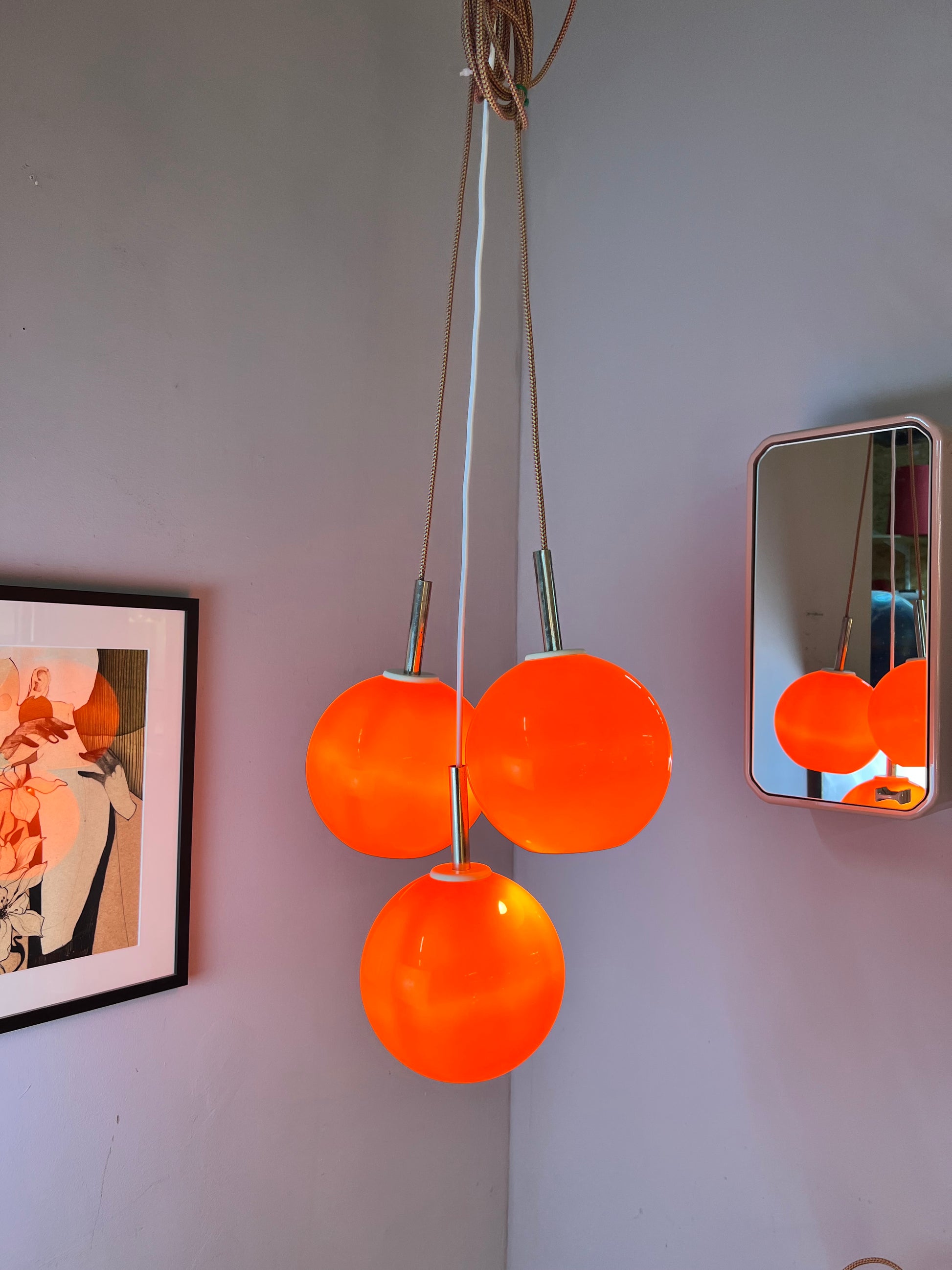 Kleine Kugellampe orange Kunststoff mit Chromstab