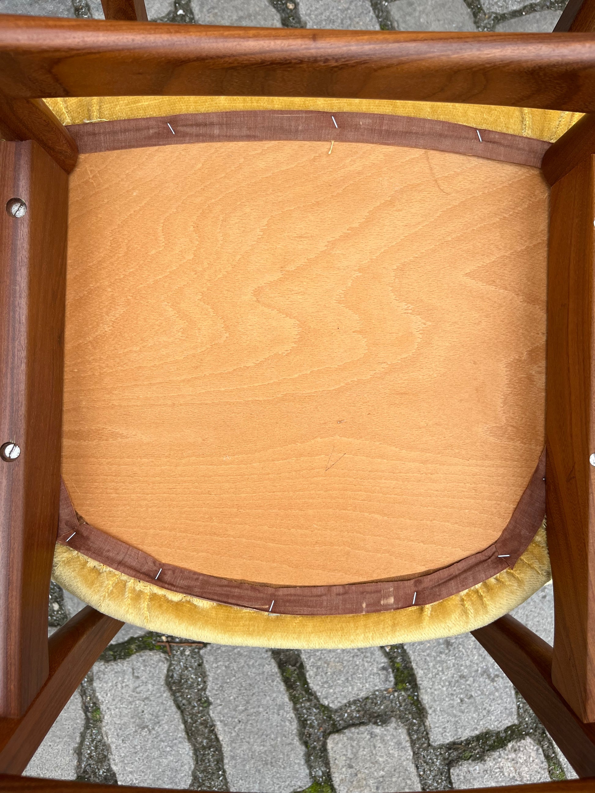 Polsterstuhl gelb Samt Teak