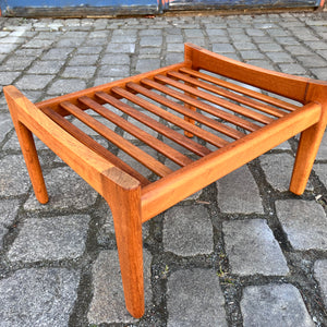 Hocker mit Lederkissen von Hans J. Wegner