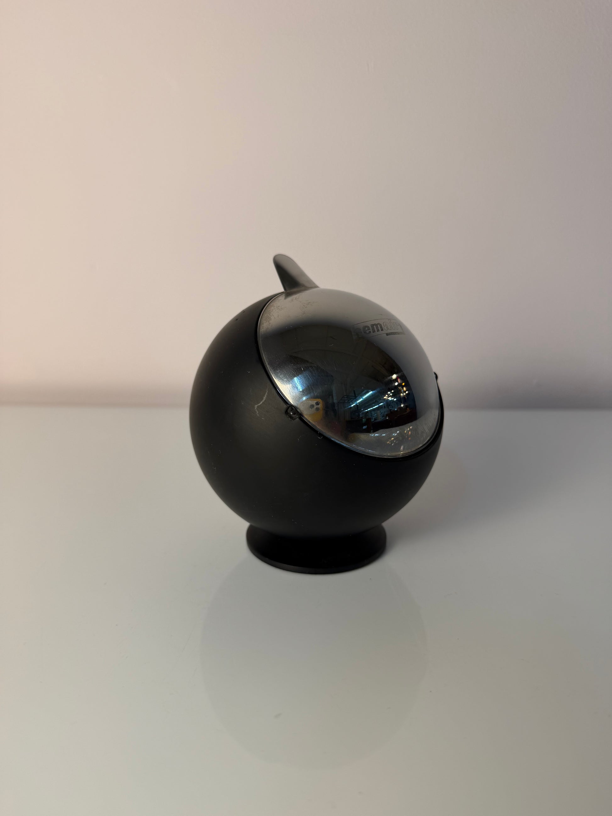 Kugelaschenbecher schwarz Chrom von Quist