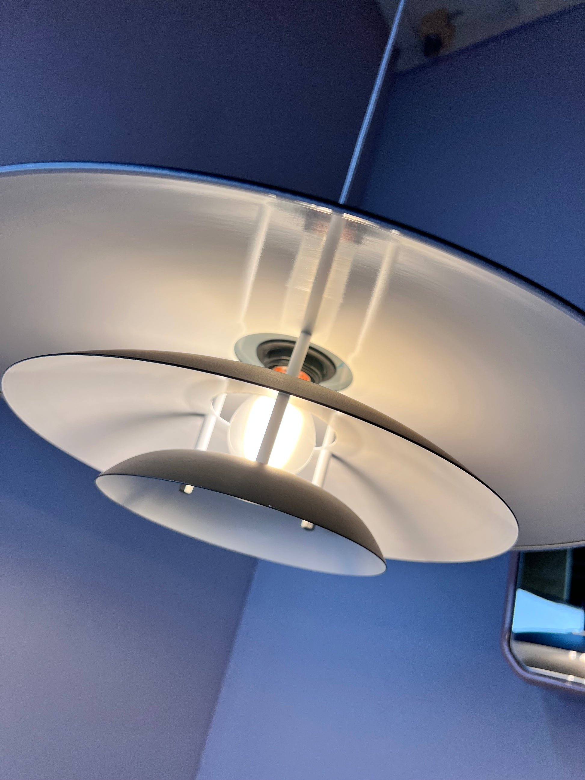 Lamellenlampe schwarz weiß aus Dänemark