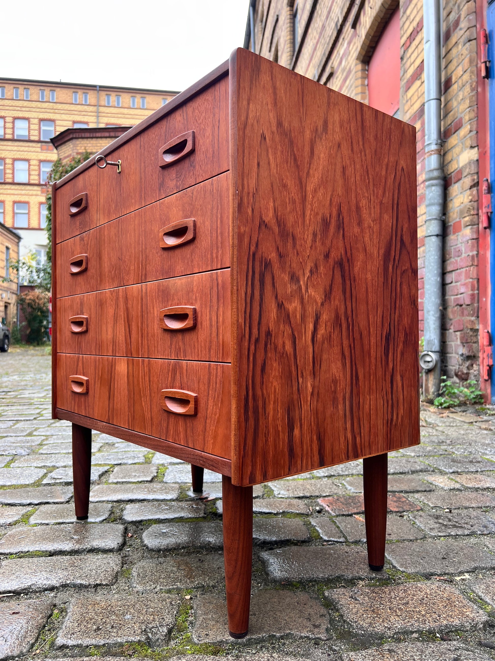 Kommode Teak mit Schloss aus Dänemark