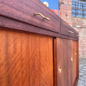 Schuhschrank Teak mit Messinggriffen aus Dänemark