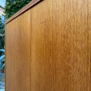 Schrank Teak mit neuen Chromfüßen