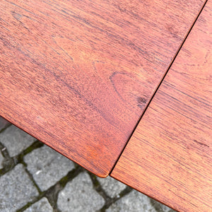 Esstisch Teak ausziehbar mit trapezförmigen Tischblättern