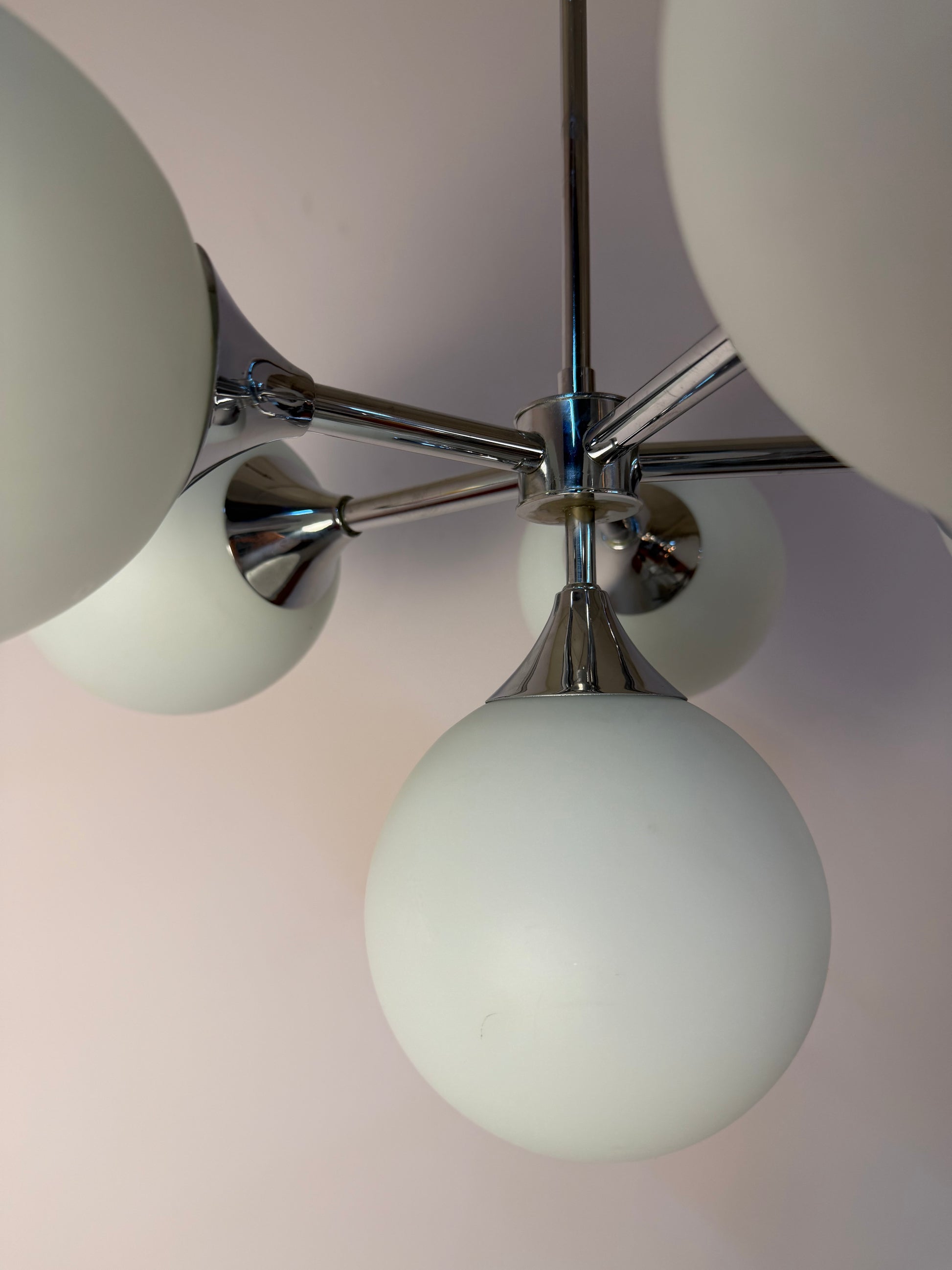 Sputnik Kronleuchter Chrom Opalglas