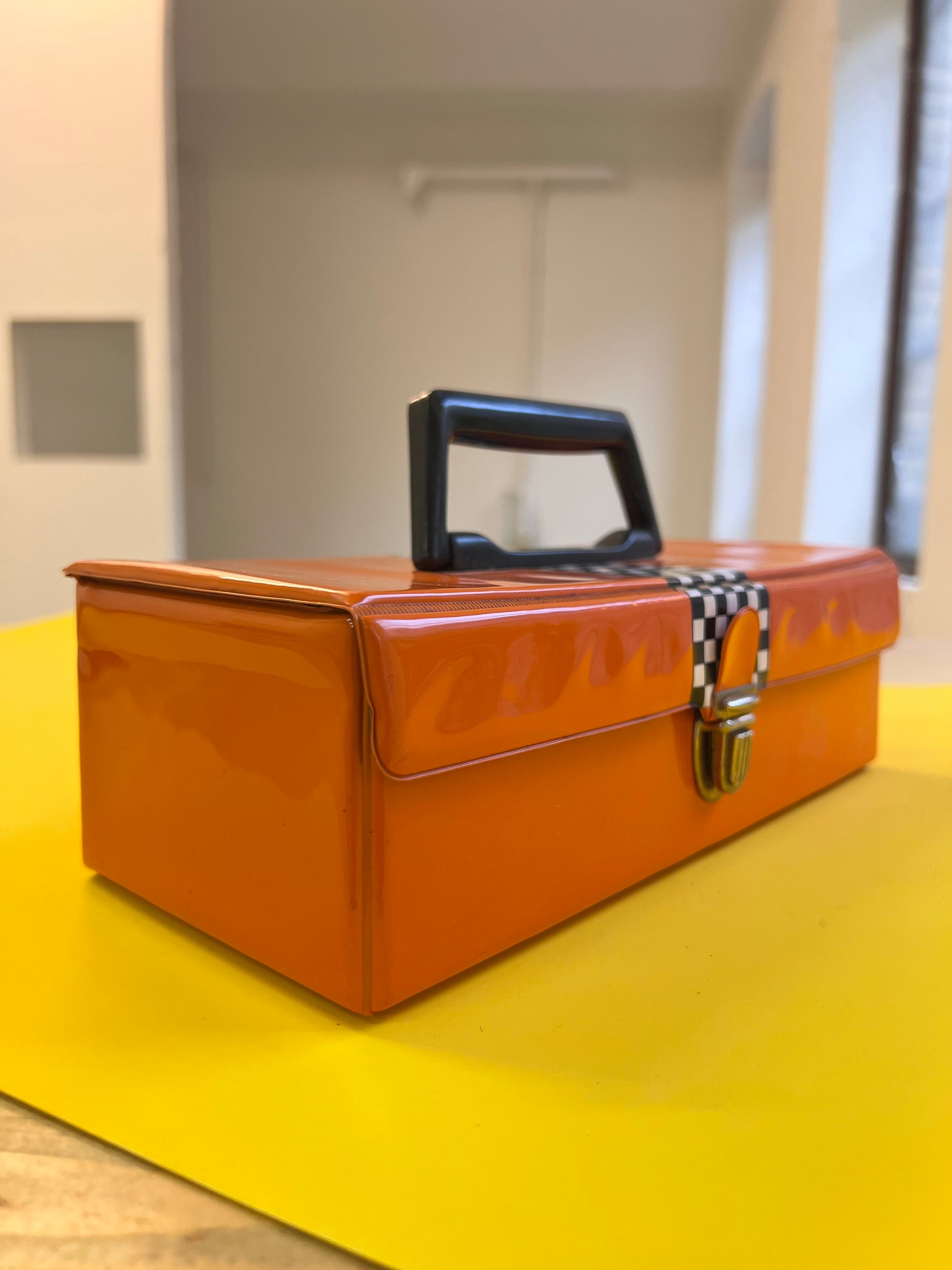 Kassettencase / Box rot schwarz 70er