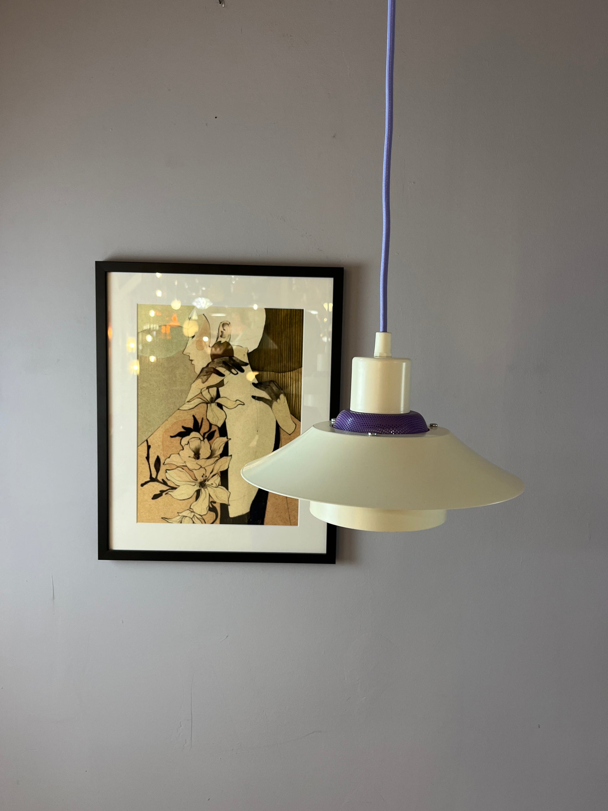 Lamellenlampe Modell Garda lila weiß von Design Light