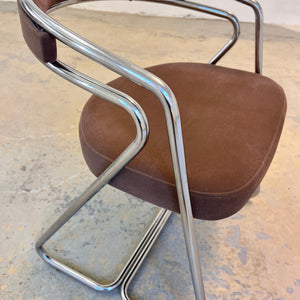 Polsterstuhl Chrom mit braunem Velour