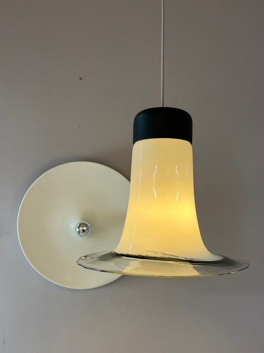 Trompetenlampe schwarz weiß Glas von Peill & Putzler