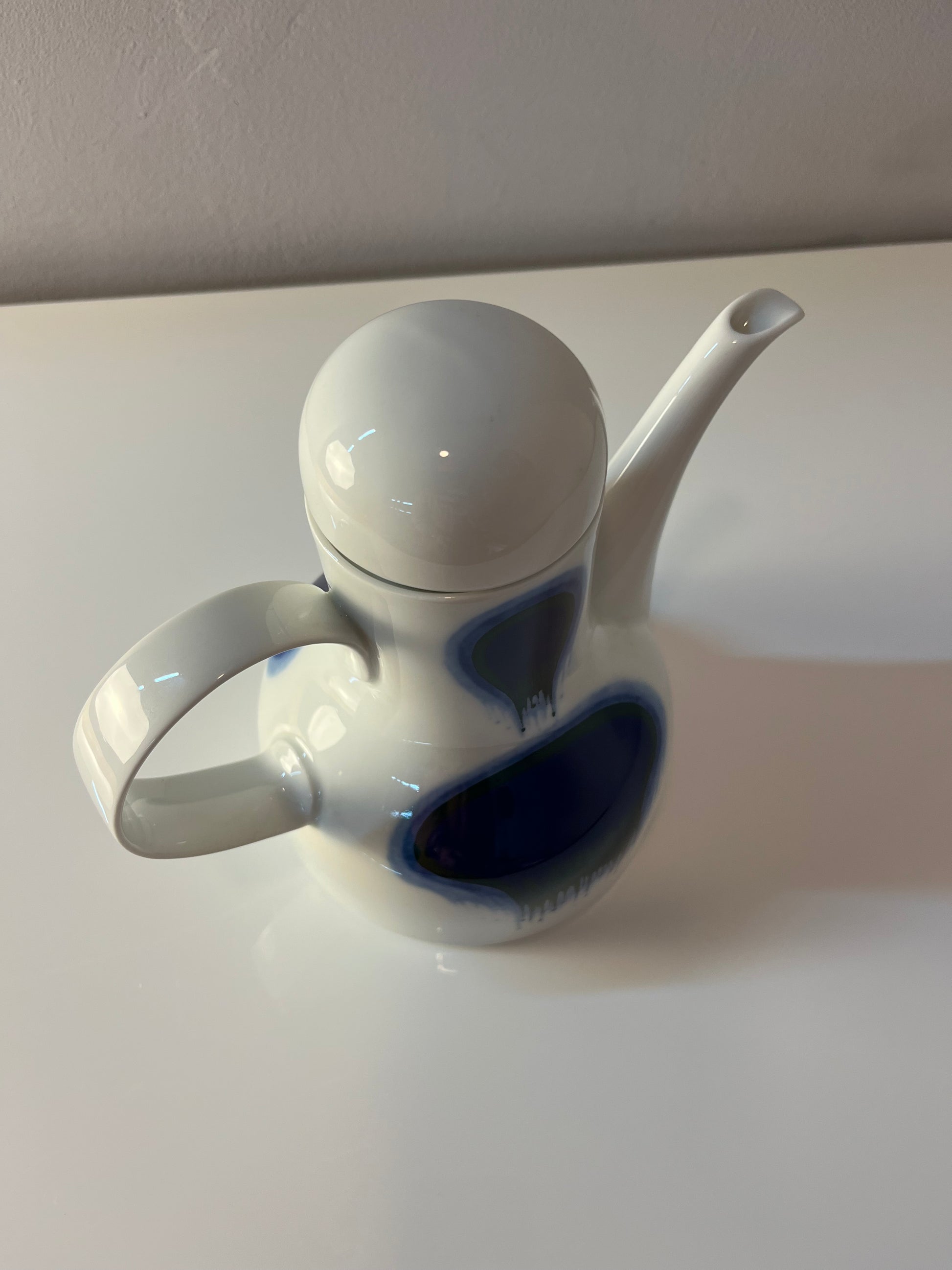 Kaffeekanne klein Form F Pop Art blau weiß von Fürstenberg