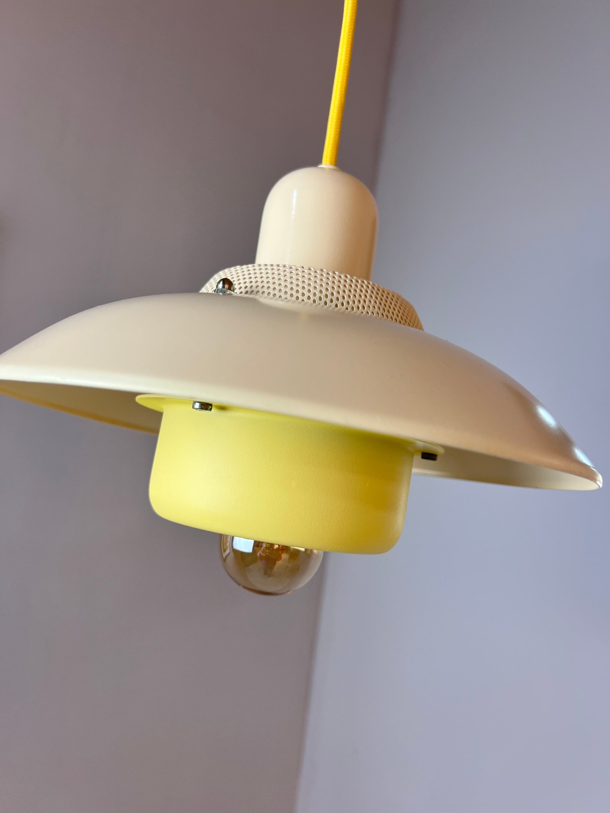 Lamellenlampe neu lackiert gelb creme