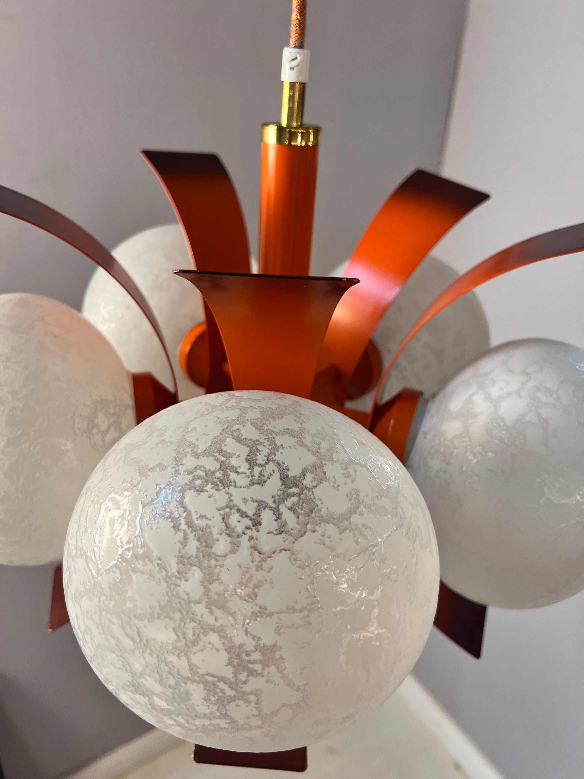 Kronleuchter weiß orange von Richard Essig