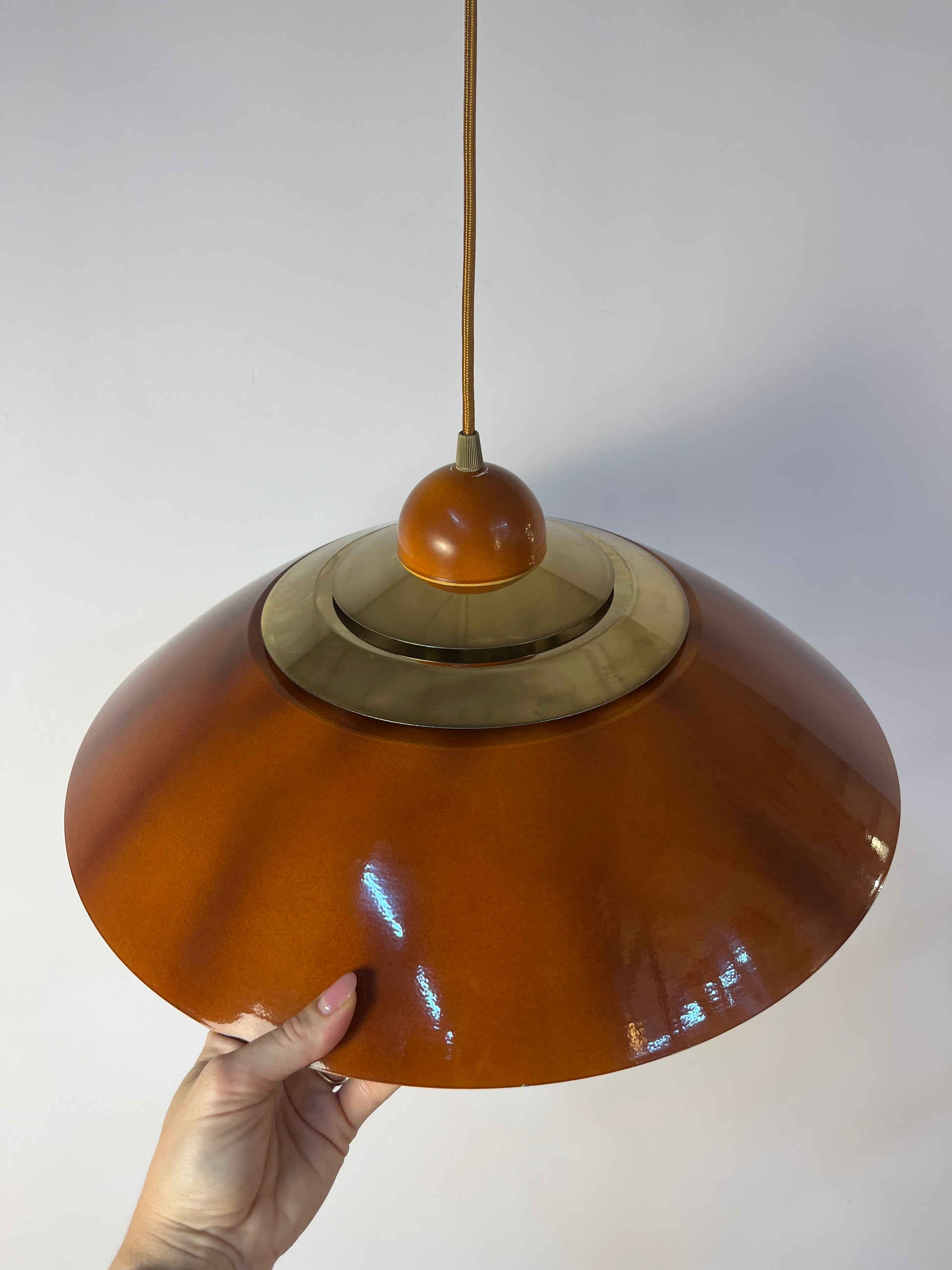 Hängelampe orange Messing aus Belgien