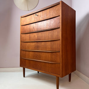 Kommode mit geraden Griffleisten Teak