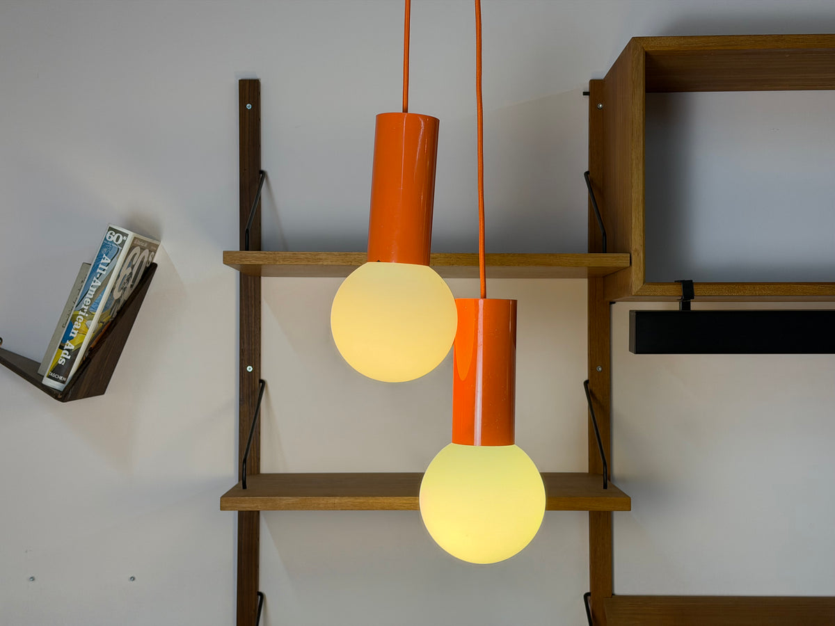 Set: 2x Hängelampe orange mit Opalglas Globus