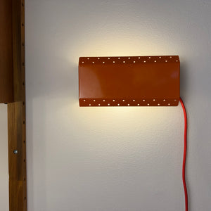 Wandlampe E.S. Horn orange mit beweglichen Visier