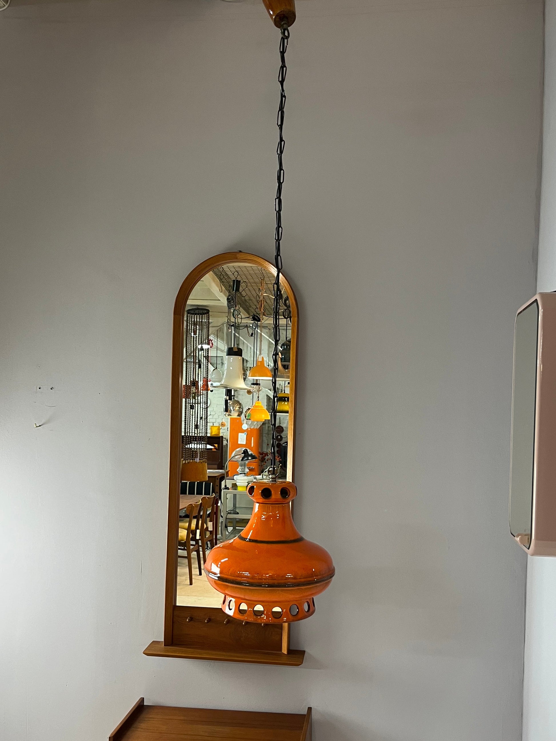 Keramiklampe orange mit Kette aus Westdeutschland