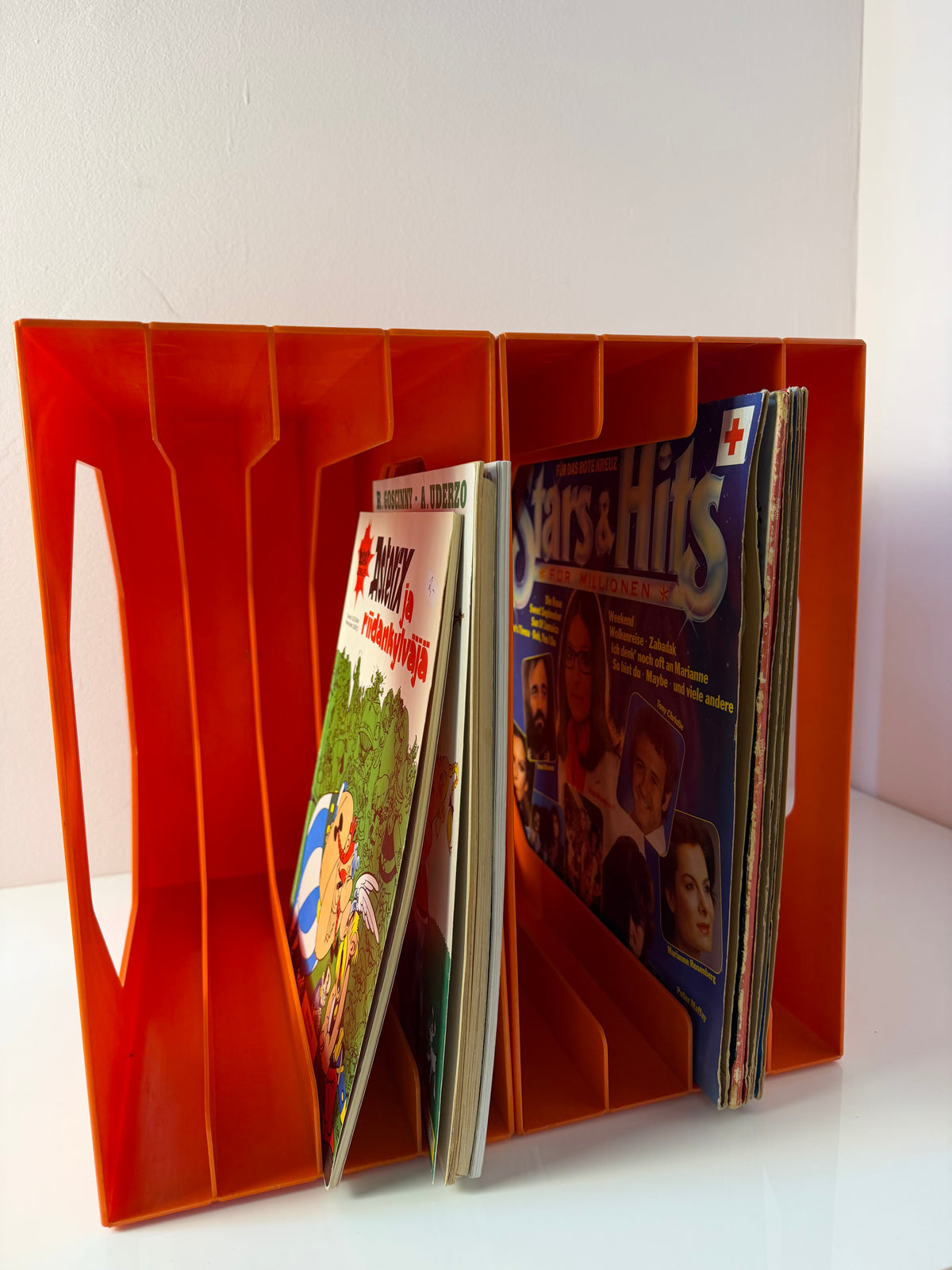 Schallplattenständer orange von Schweizer Design