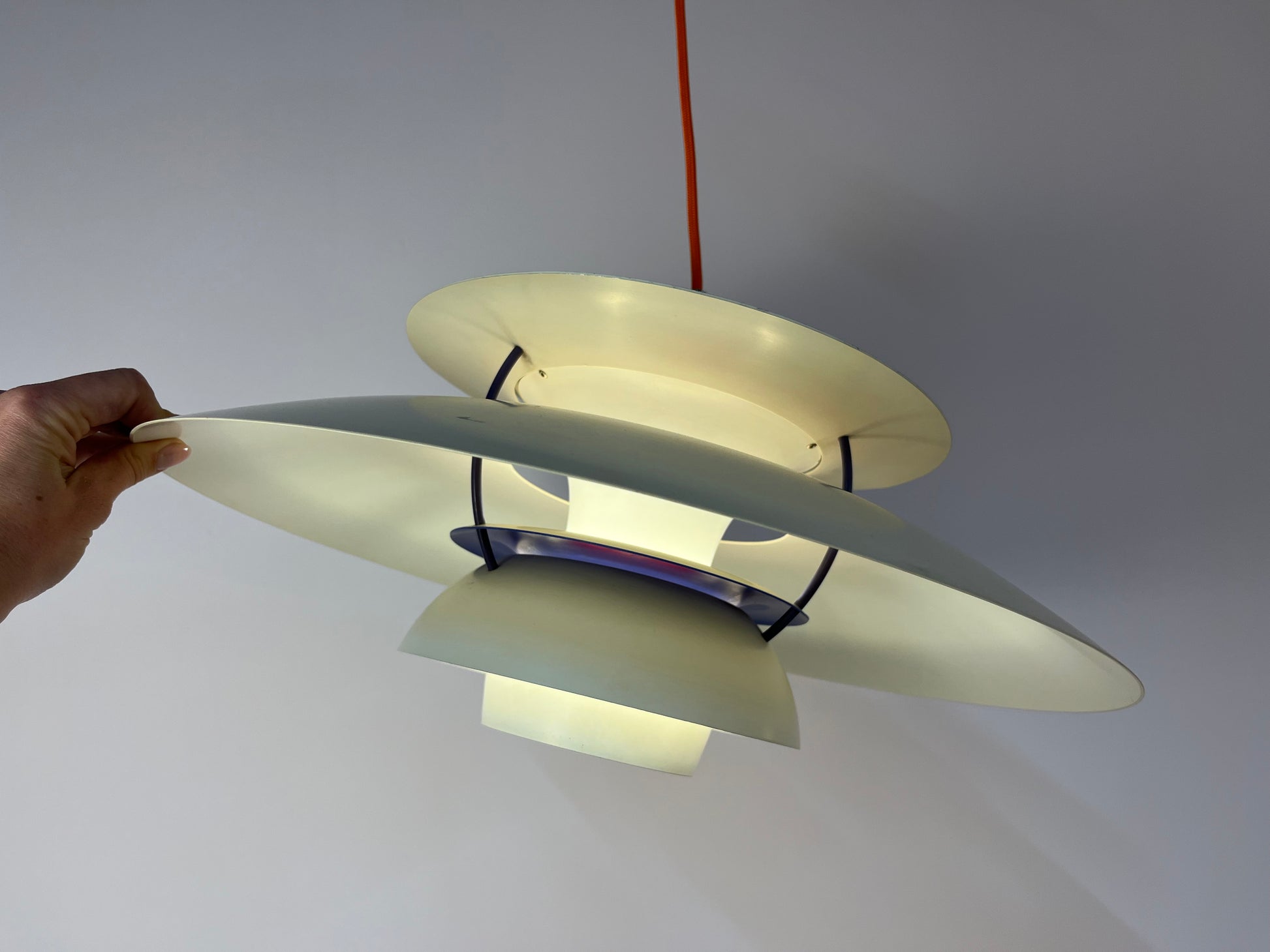 Lamellenlampe PH5 weiß von Poul Henningsen für Louis Poulsen