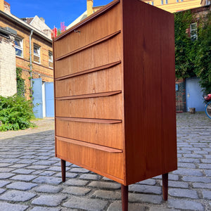 Kommode Teak mit durchgängigen Griffen & Schloss aus Dänemark