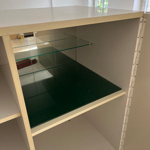 Highboard weiß mit kreisförmigem Reliefmuster & Minibar aus Belgien