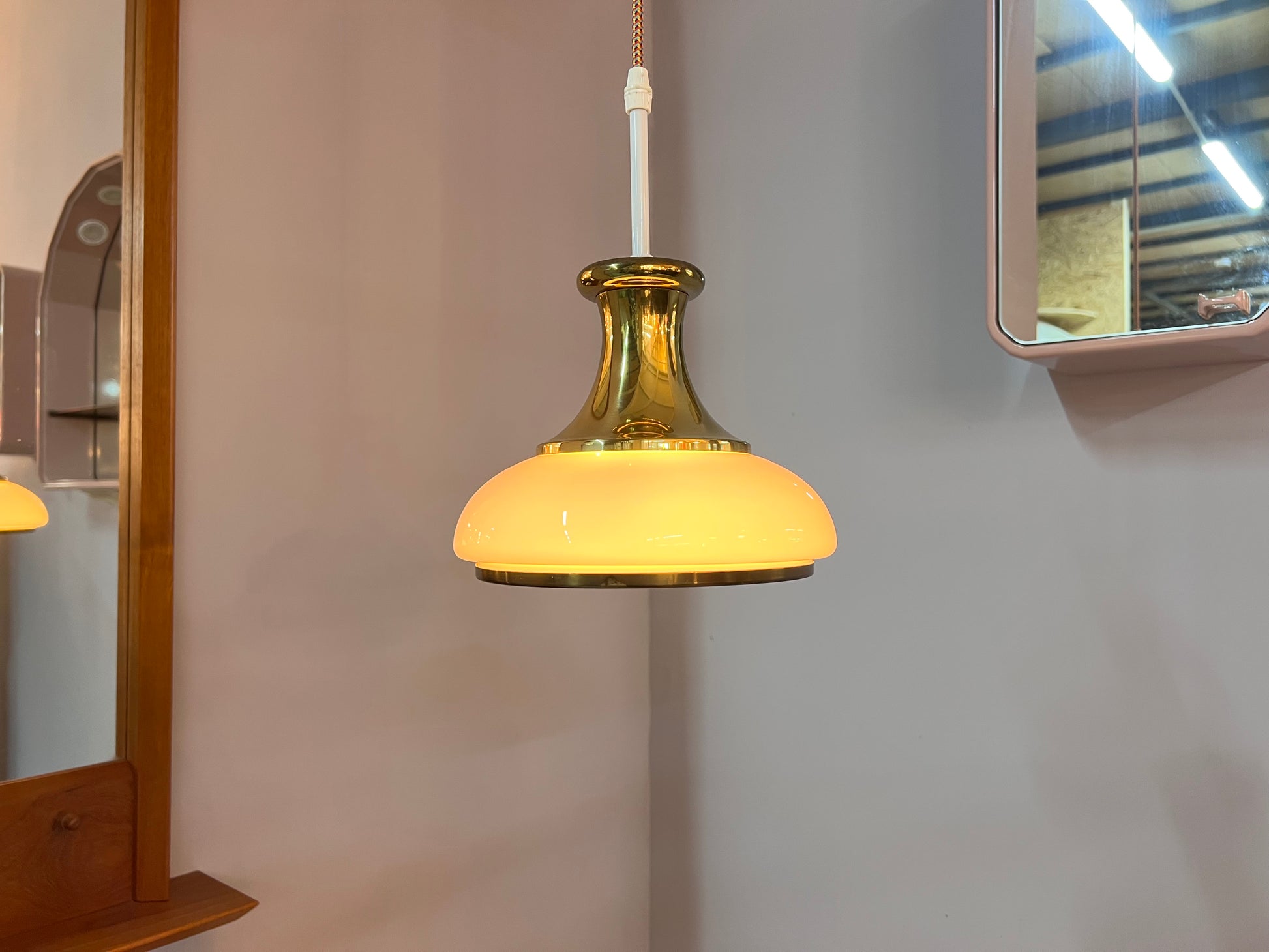 Hängelampe Opalglas Messing