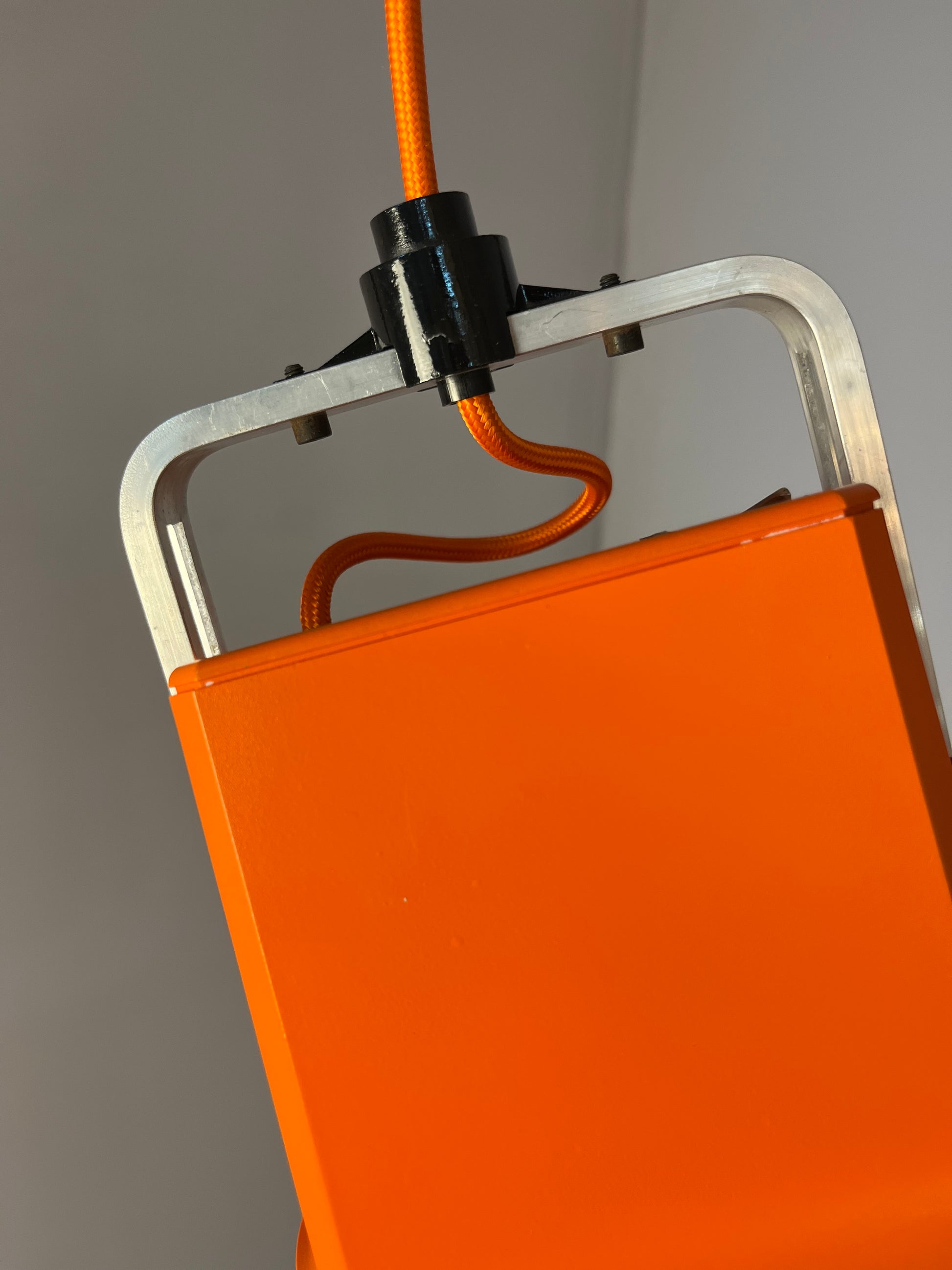 Strahler Unispot orange neu lackiert von Louis Poulsen