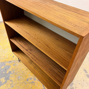 Regal Typ 430 Nussbaum von Joachim Nebelung für Hellerau