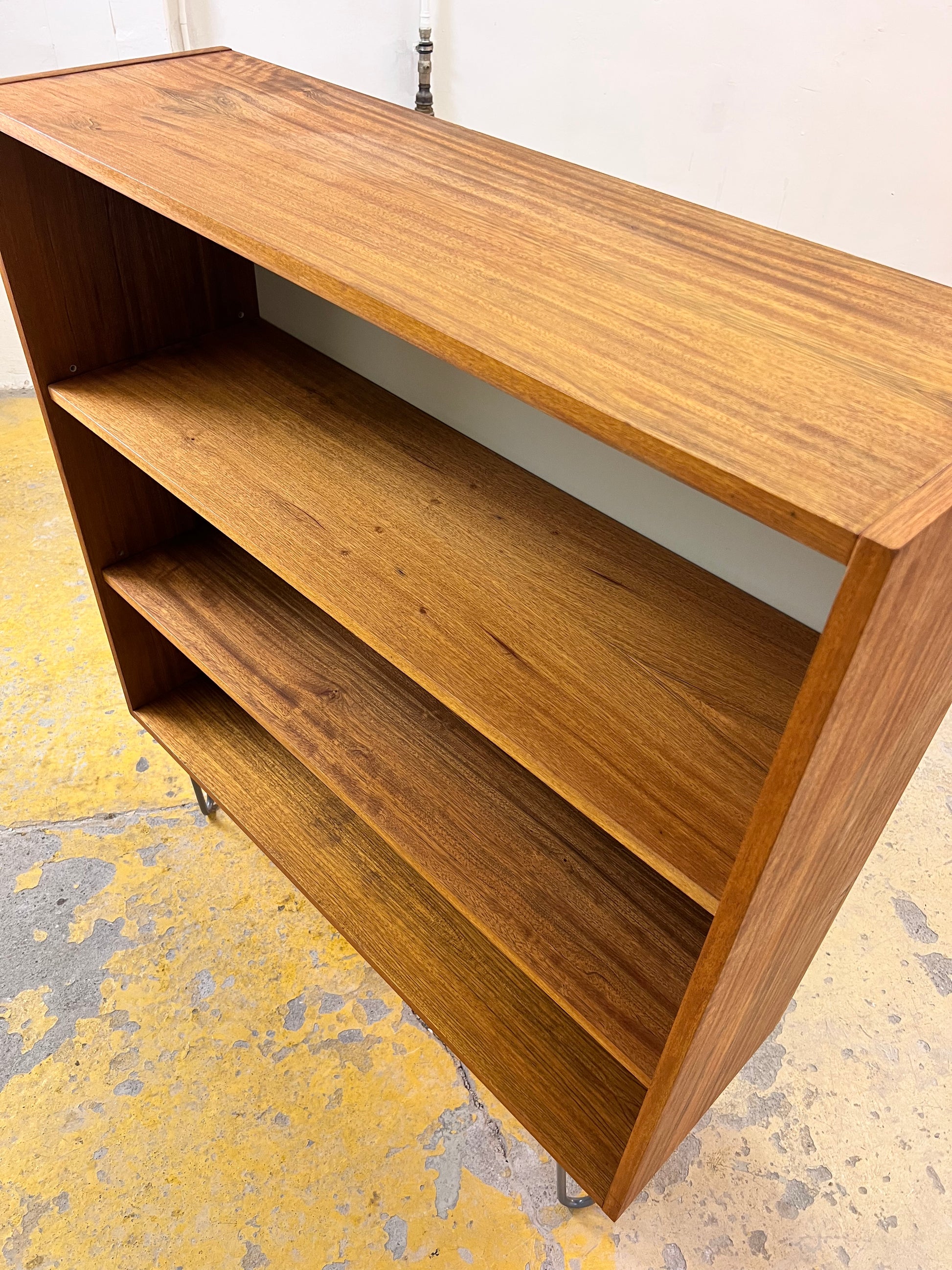 Regal Typ 430 Nussbaum von Joachim Nebelung für Hellerau