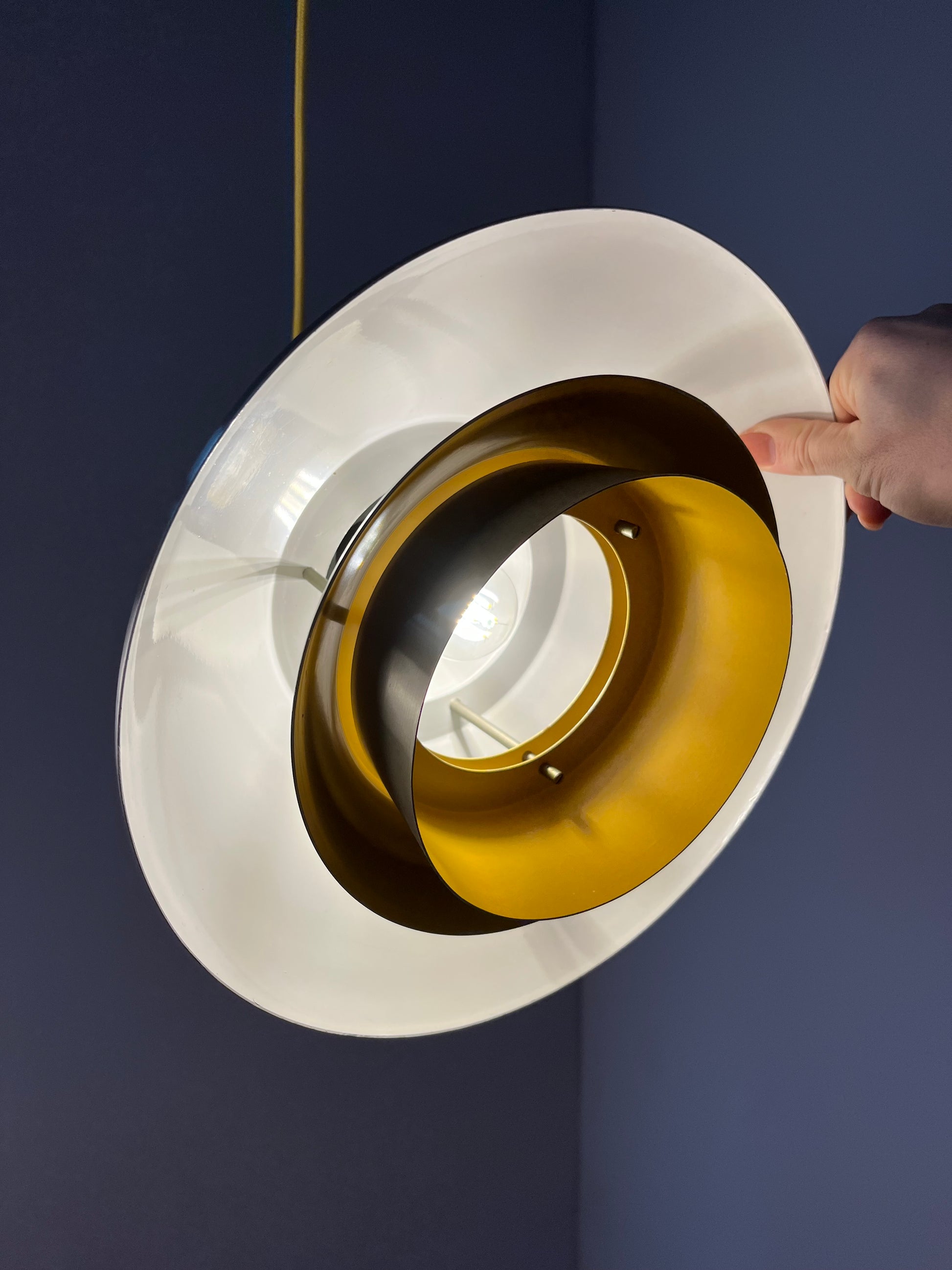 Lamellenlampe Silber Messing mit gelbem Innenleben von Granhaga