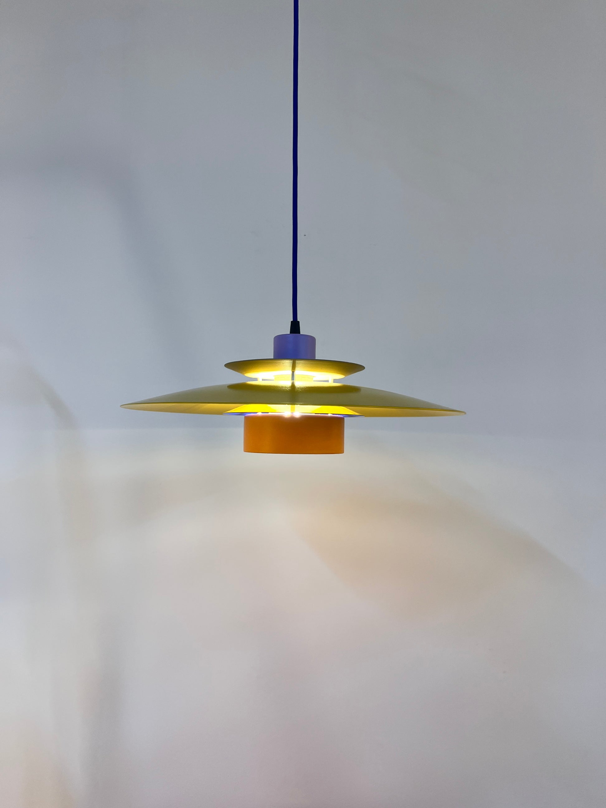 Lamellenlampe neu lackiert, Dänemark