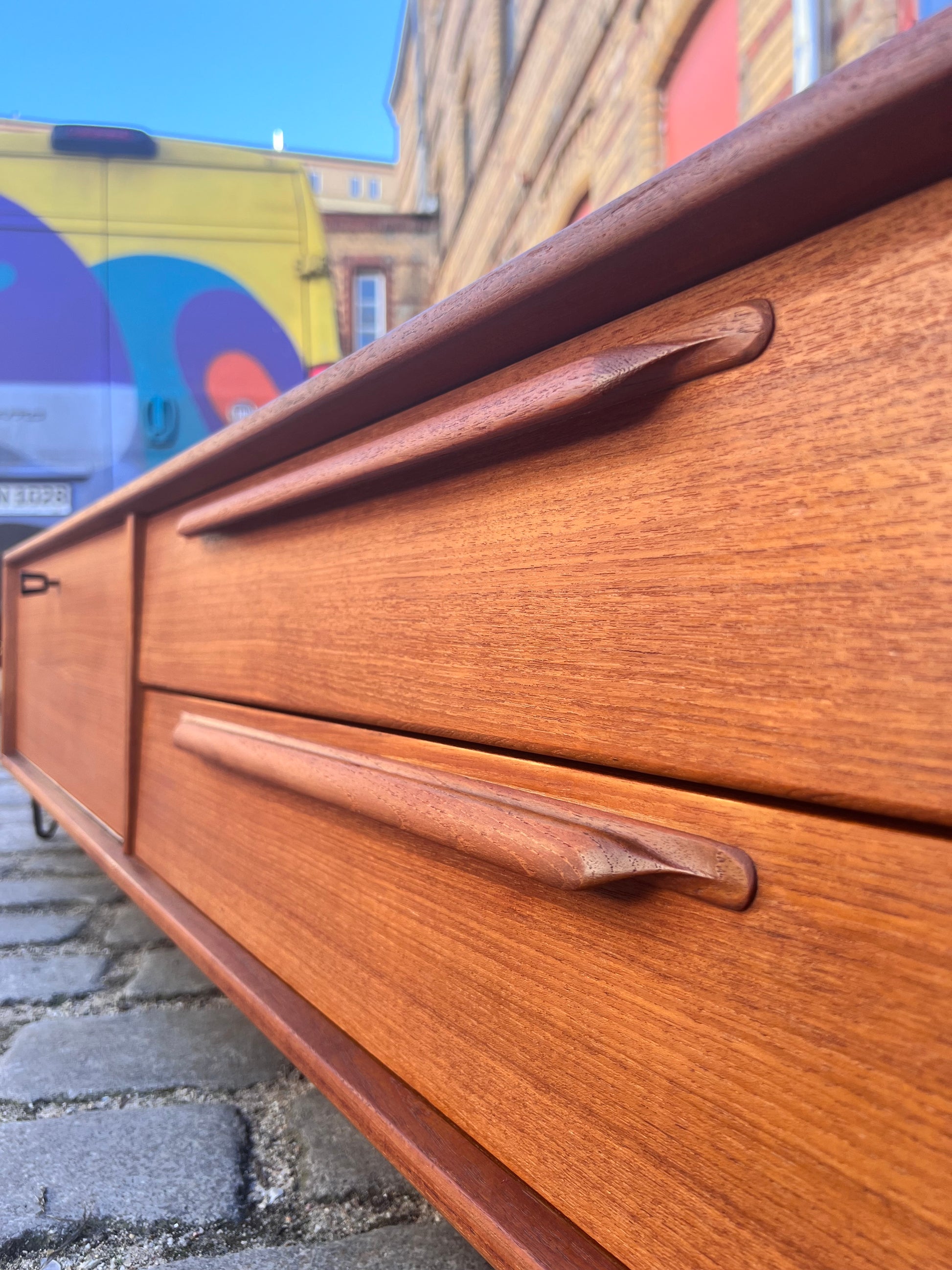 Lowboard Teak auf Hairpinlegs von rt Möbel