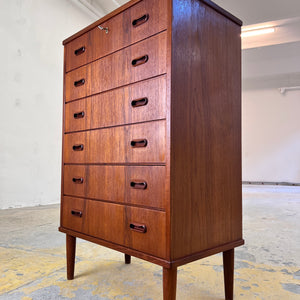 Kommode Teak mit Schloss aus Dänemark