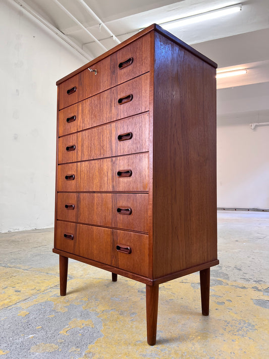 Kommode Teak mit Schloss aus Dänemark