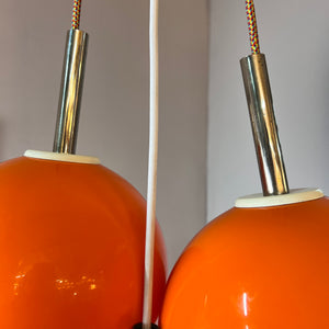 Kleine Kugellampe orange Kunststoff mit Chromstab