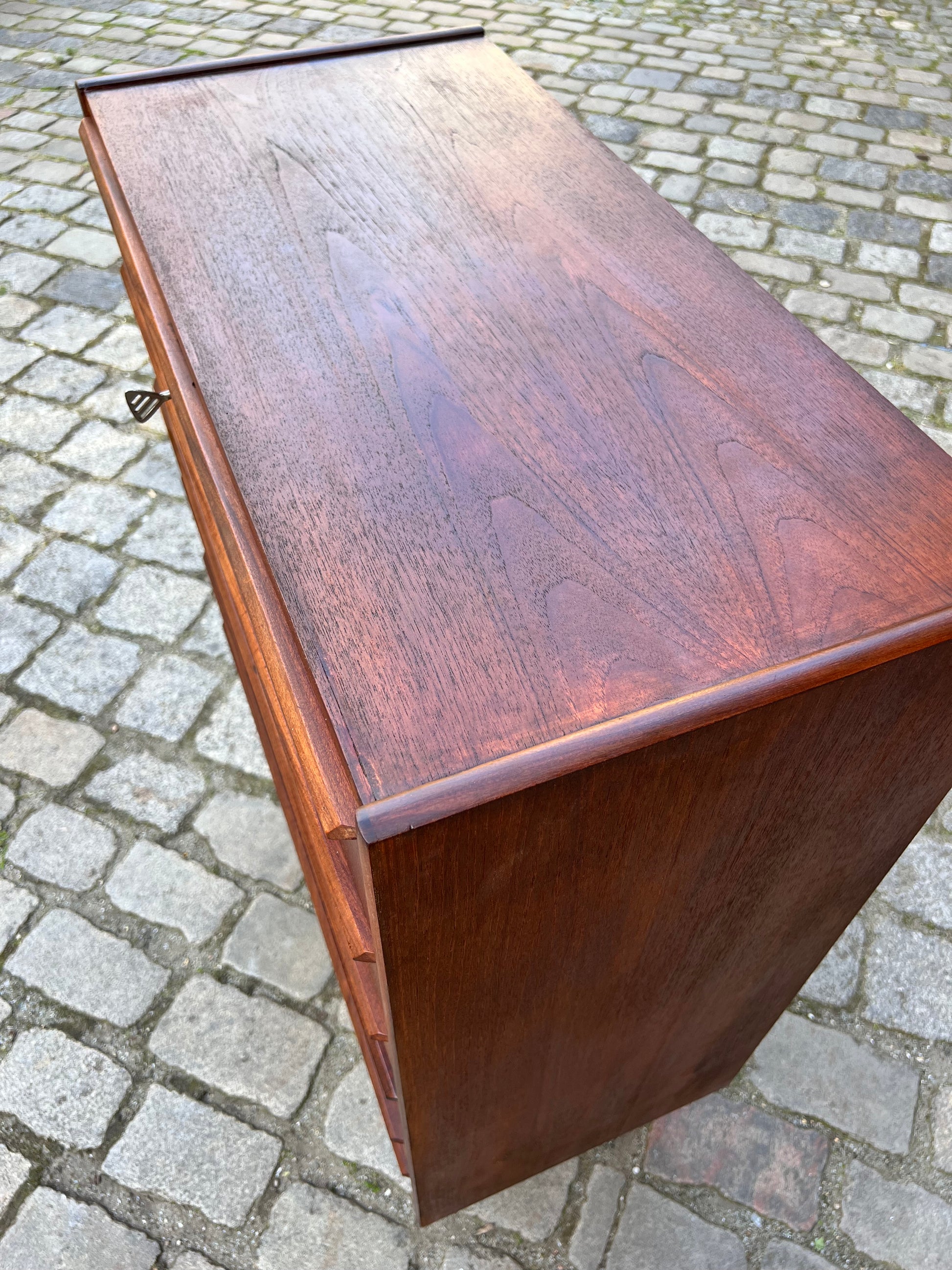 Kommode Teak mit Schloss aus Dänemark