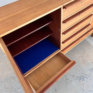 Sideboard Esche mit Schranktüren und Schubladen