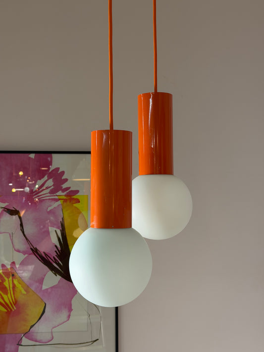 Set: 2x Hängelampe orange mit Opalglas Globus