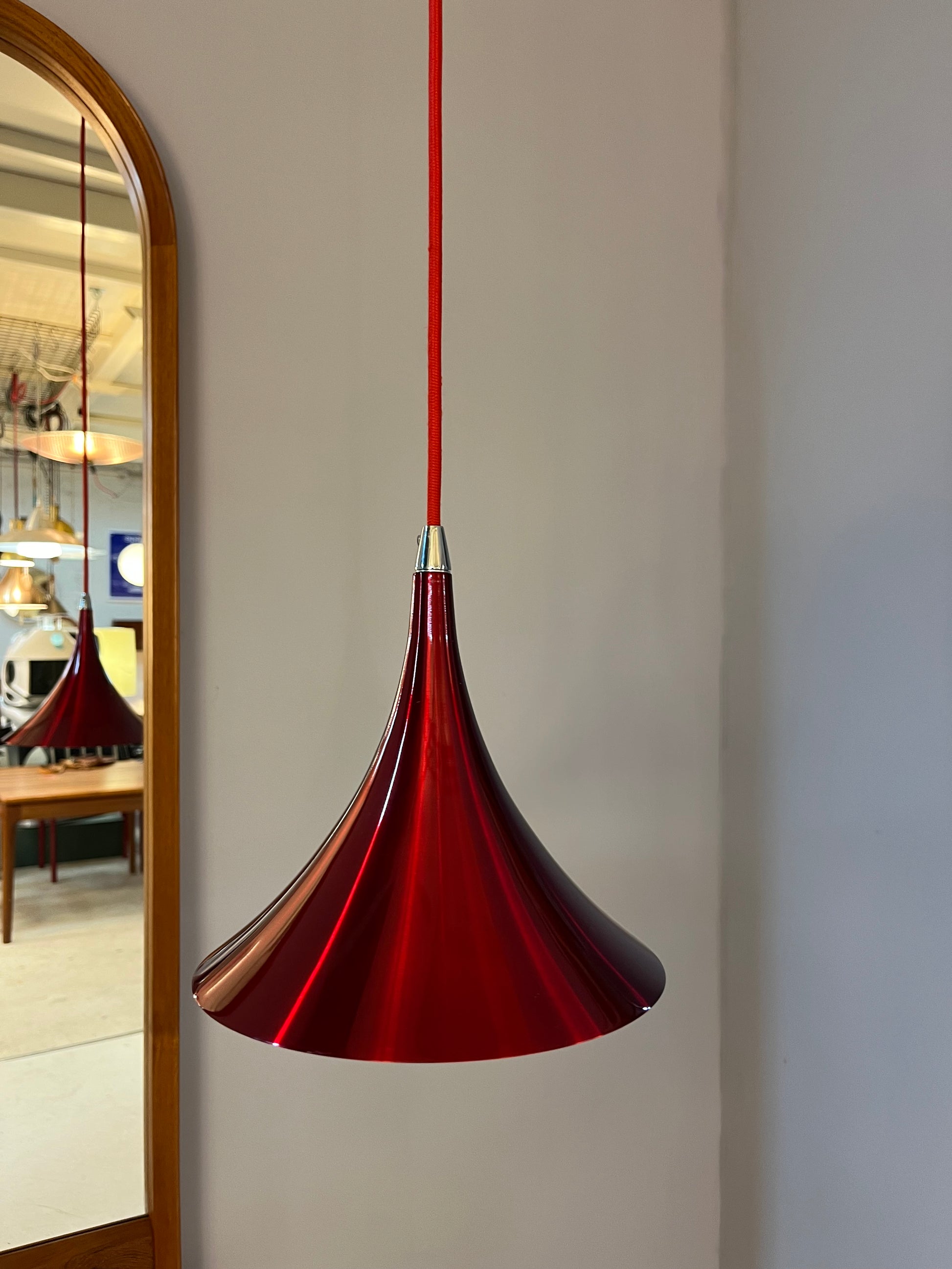 Trompetenlampe rot von Rada Darø