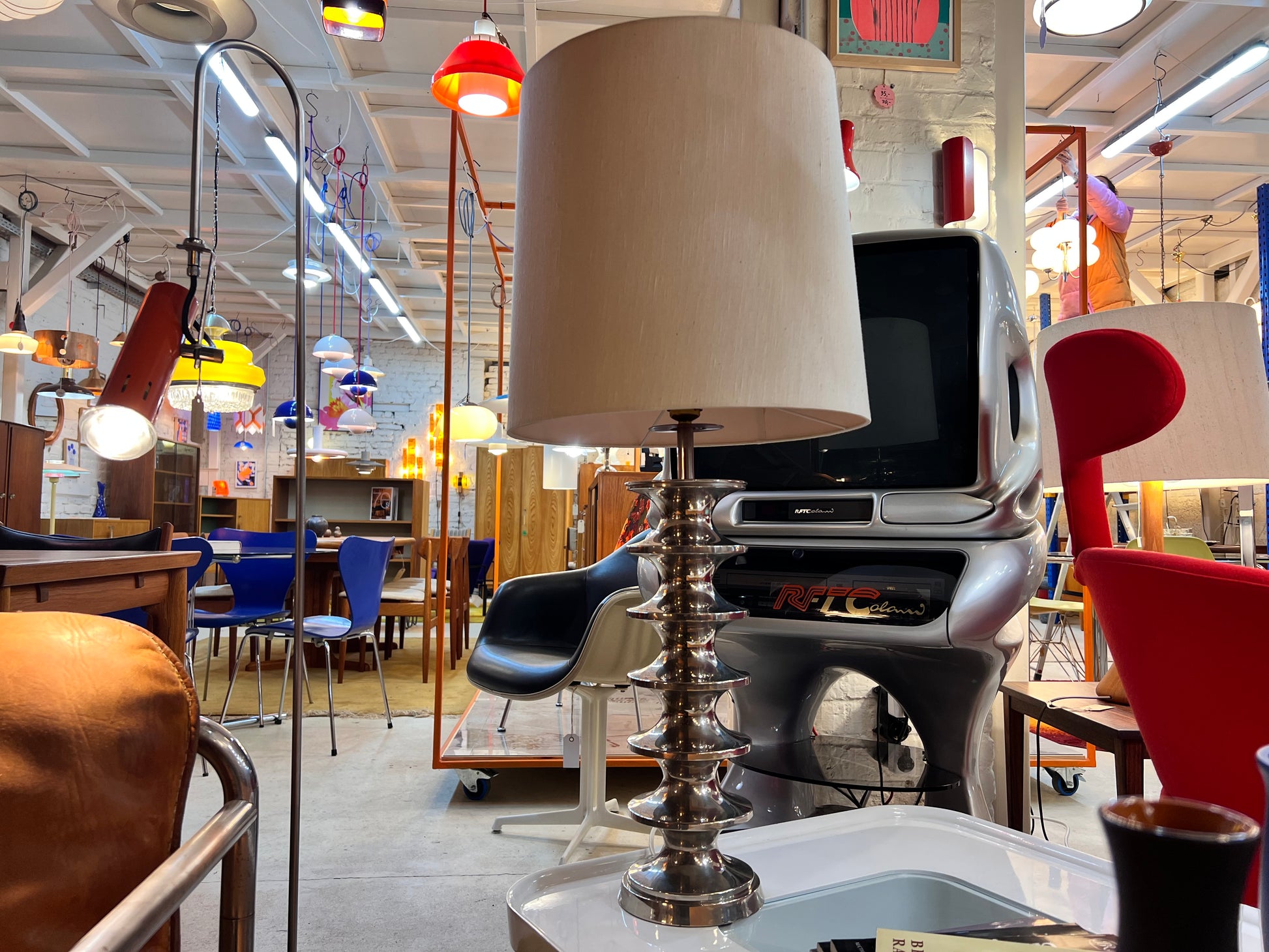 Space Age Tischlampe Metall mit Schirm aus Rohseide