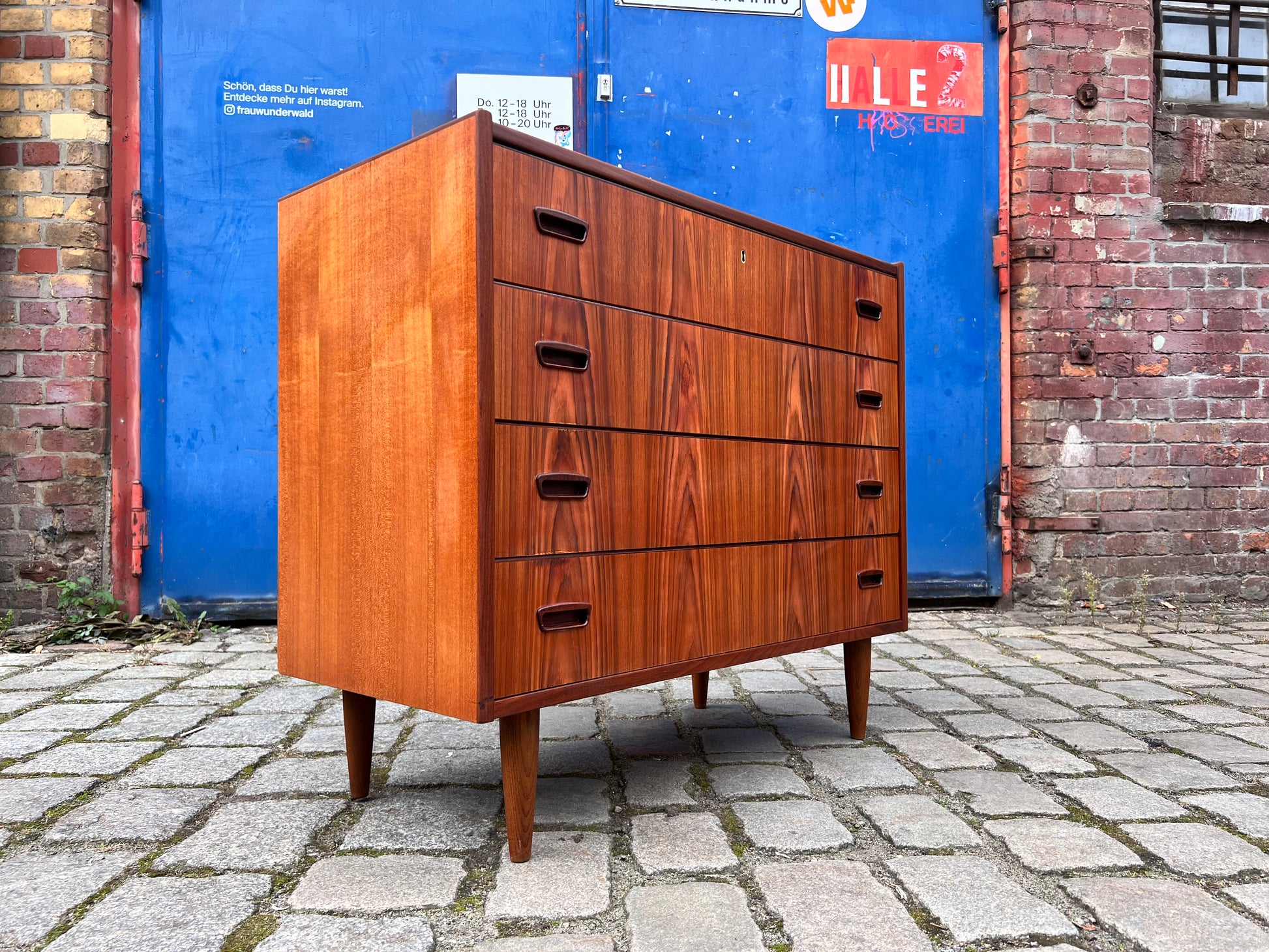 Flache Kommode Teak aus Dänemark