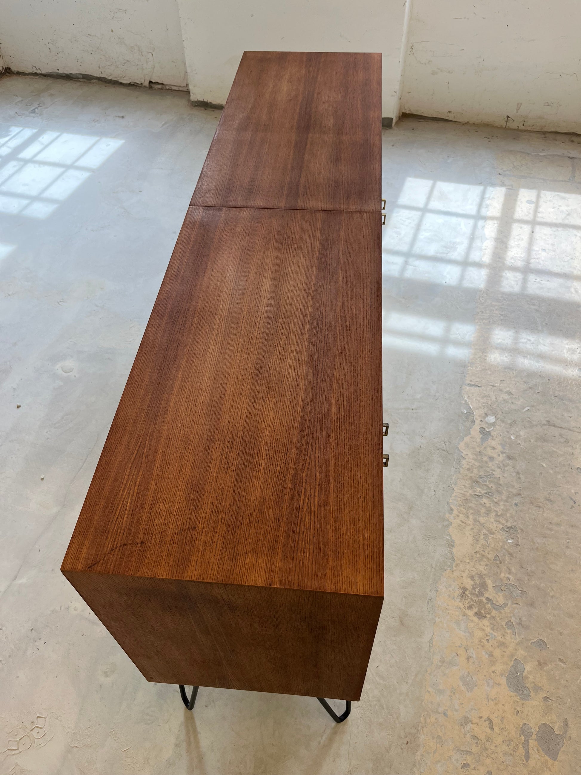 Sideboard Teak mit Flügeltüren & Messinggriffen